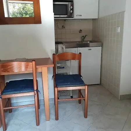 By The Sea - 18908 דוברובניק